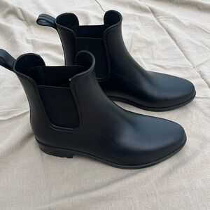 Black boots from Target with stretch, size 8
